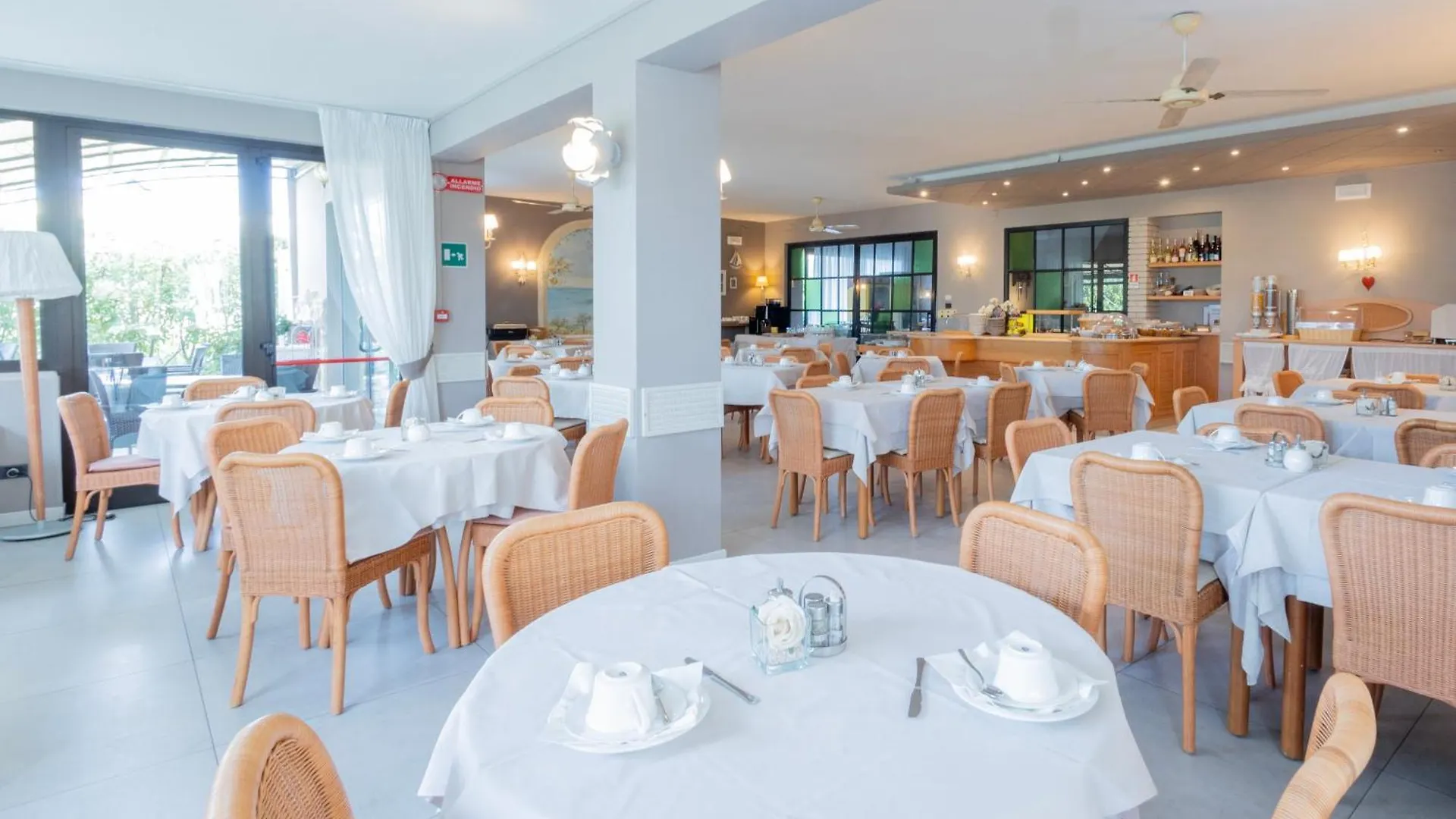 Hotel Berta デセンツァーノ・デル・ガルダ