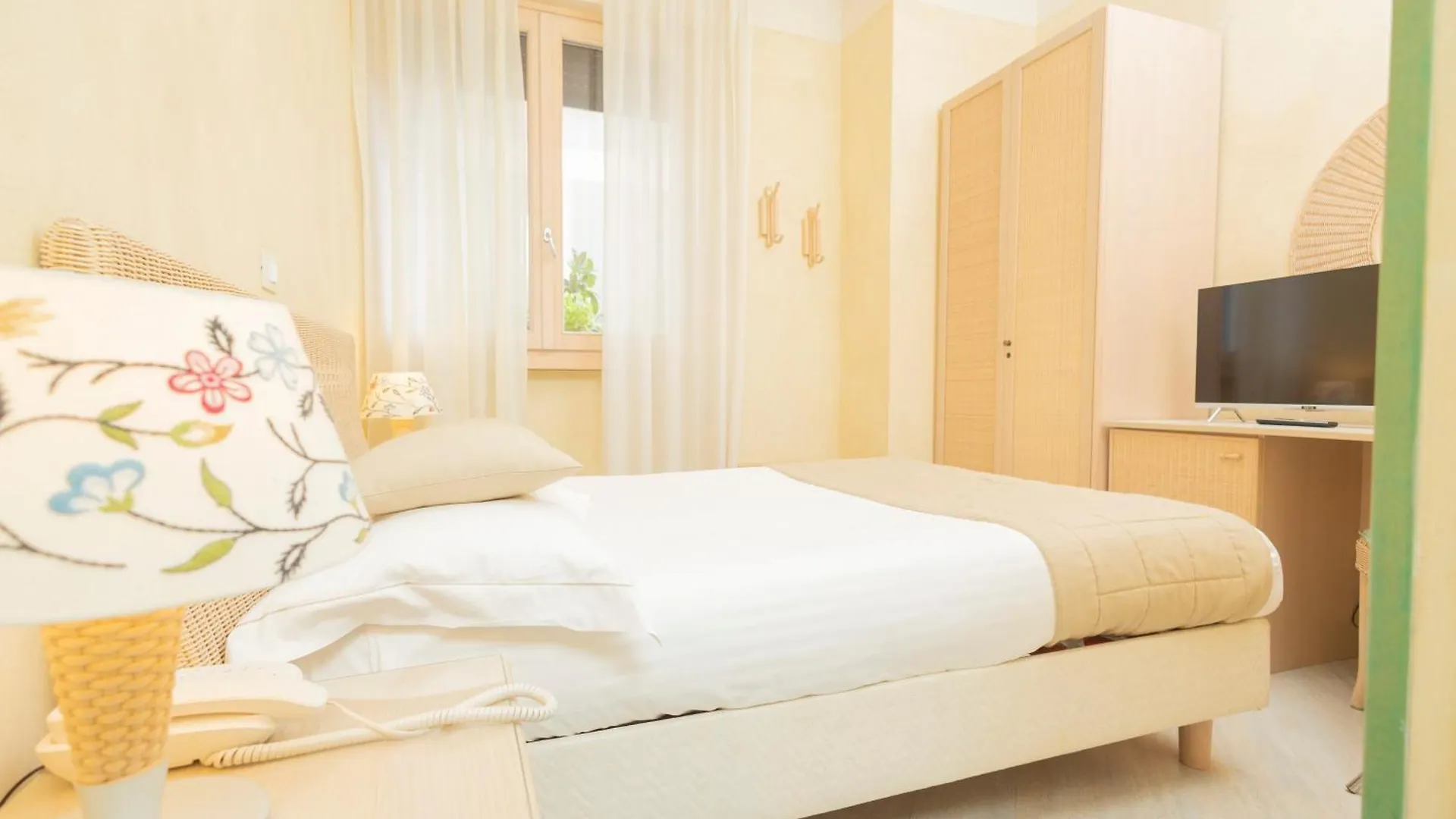 ***  Hotel Berta デセンツァーノ・デル・ガルダ イタリア