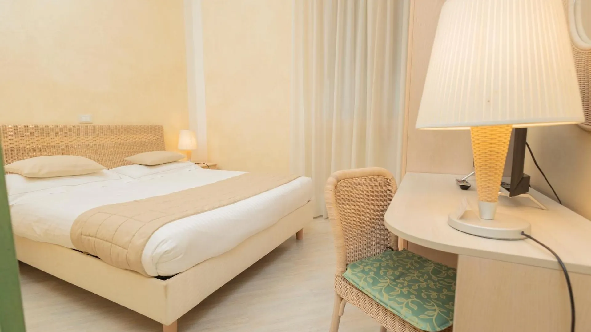 ***  Hotel Berta デセンツァーノ・デル・ガルダ イタリア