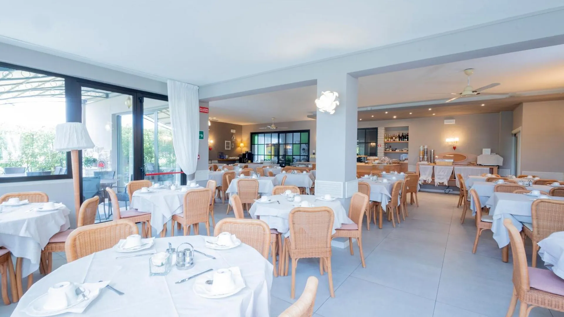 Hotel Berta デセンツァーノ・デル・ガルダ 3*,  イタリア