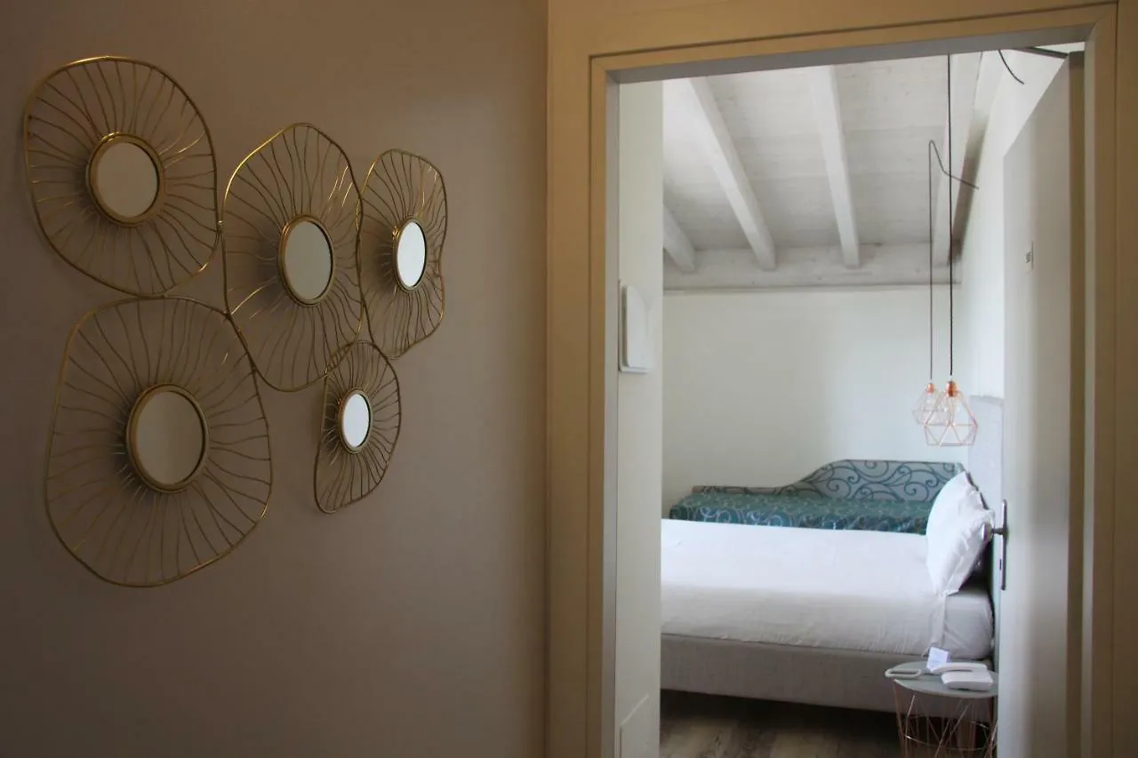Hotel Berta デセンツァーノ・デル・ガルダ