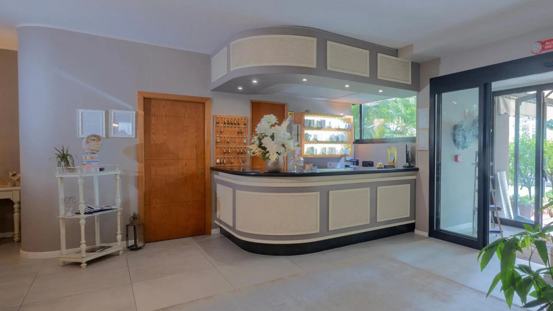 ***  Hotel Berta Дезенцано-дель-Гарда Италия