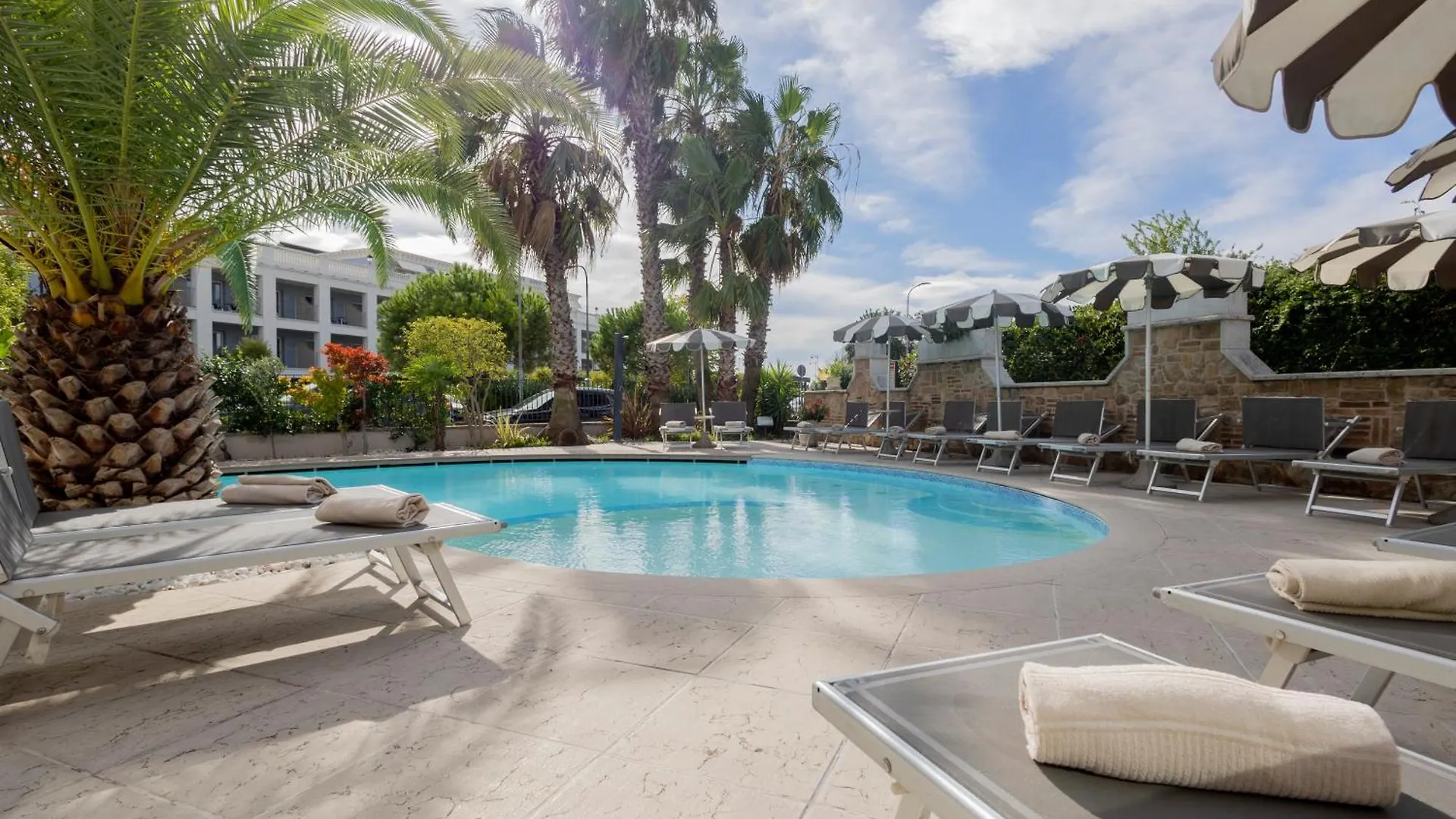 דסנזאנו דל גארדה Hotel Berta 3*, דסנזאנו דל גארדה איטליה