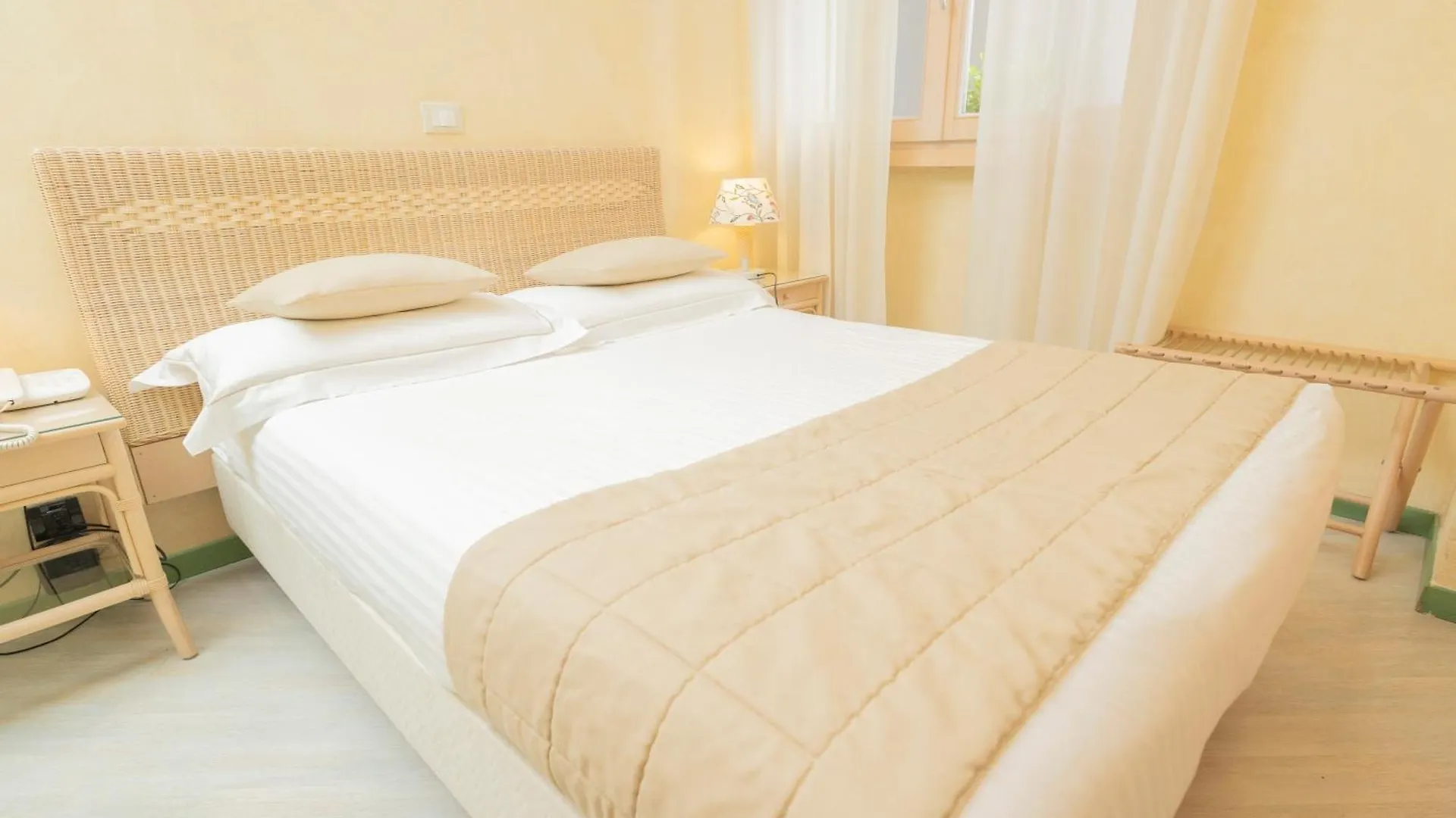 Hotel Berta Дезенцано-дель-Гарда