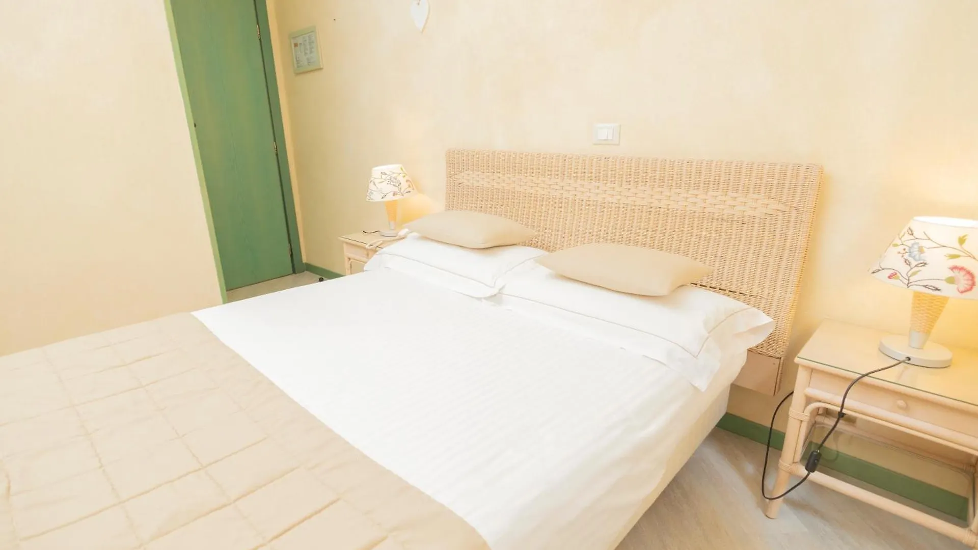 דסנזאנו דל גארדה Hotel Berta