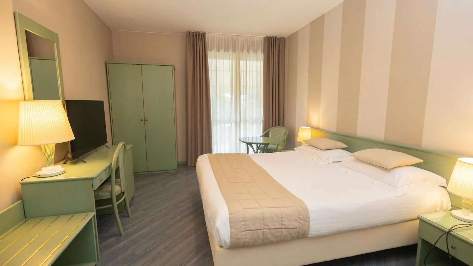 Hotel Berta Desenzano del Garda 3*,