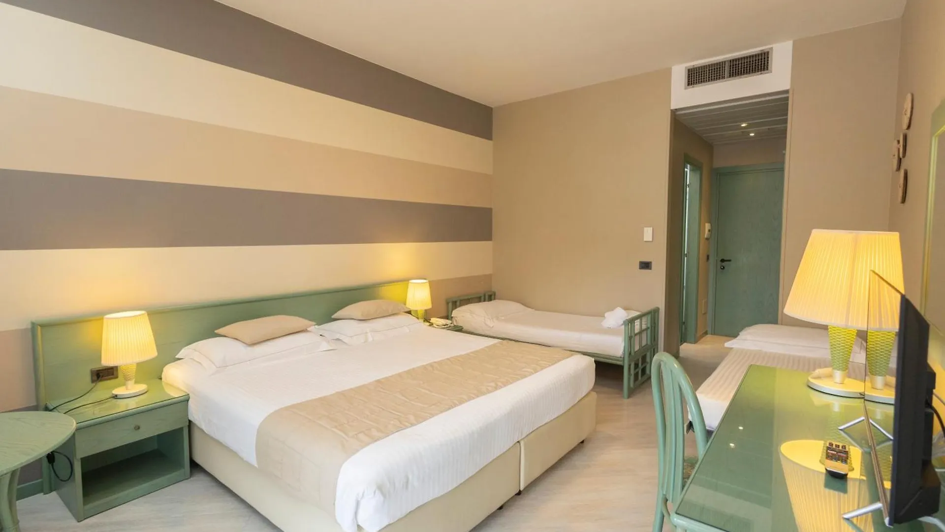 Hotel Berta Дезенцано-дель-Гарда 3*,  Италия