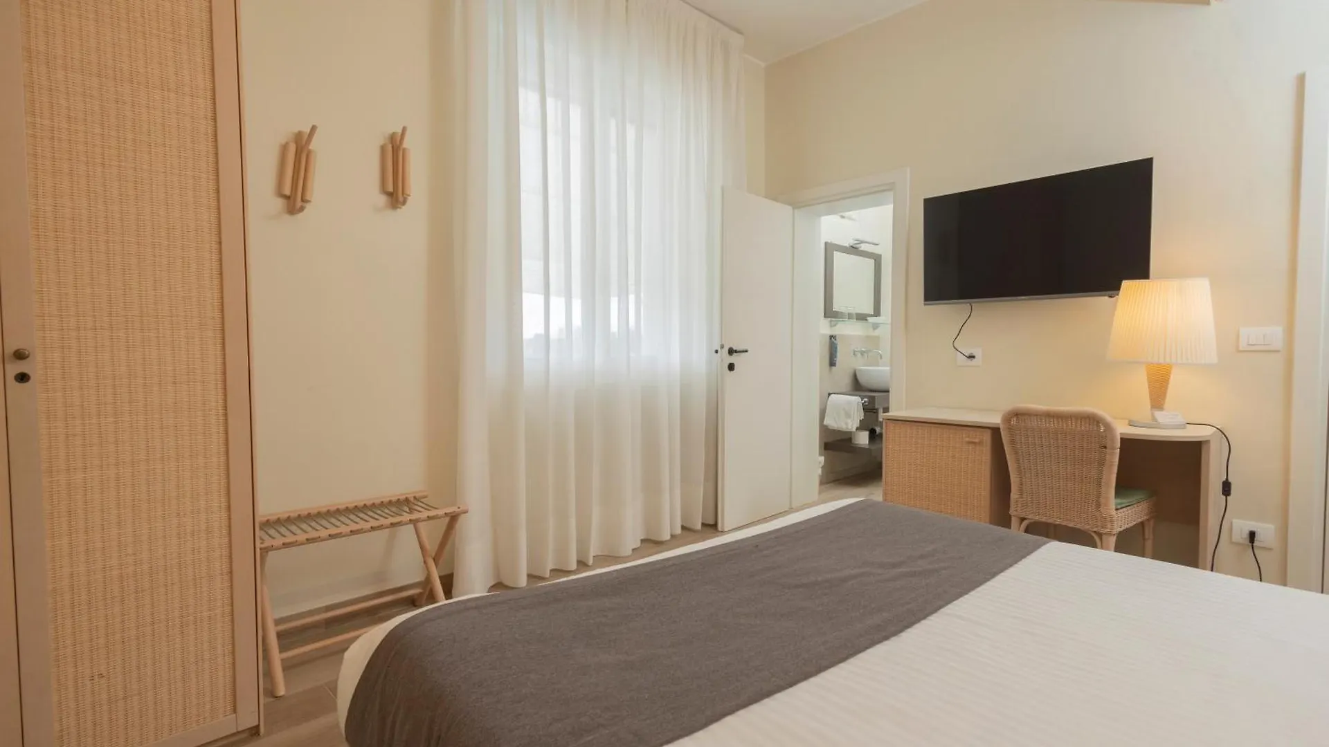 Hotel Berta Дезенцано-дель-Гарда