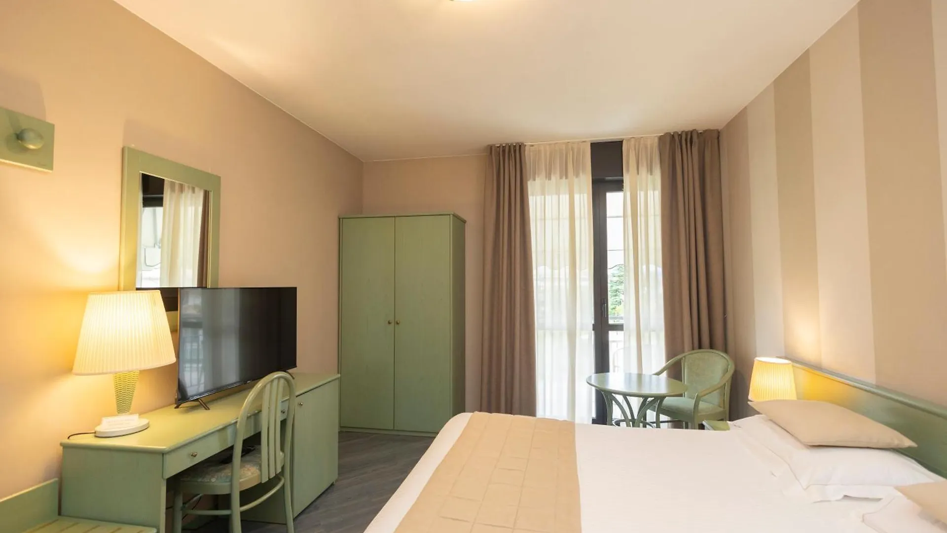 Hotel Berta Дезенцано-дель-Гарда