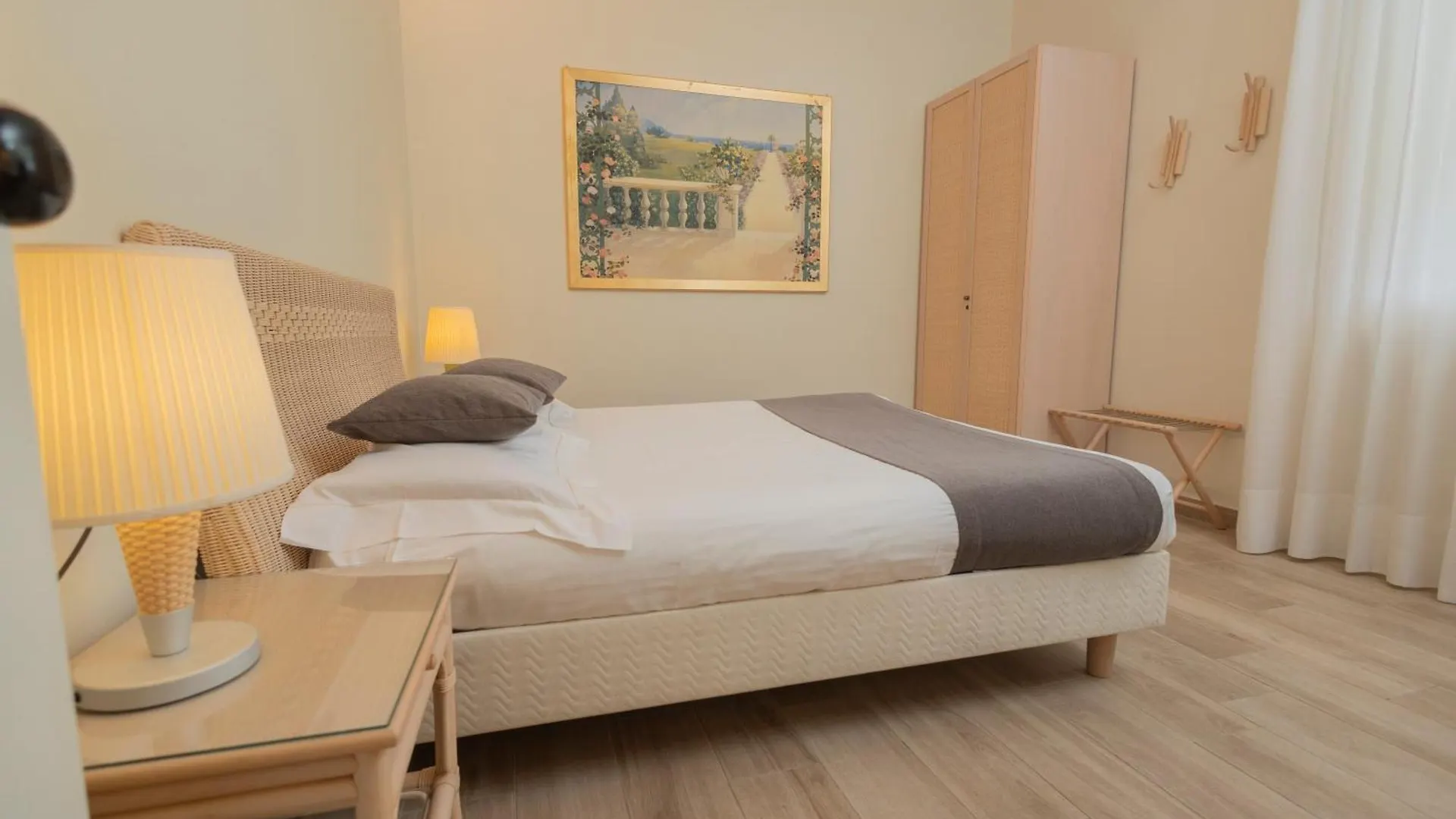 Hotel Berta Дезенцано-дель-Гарда