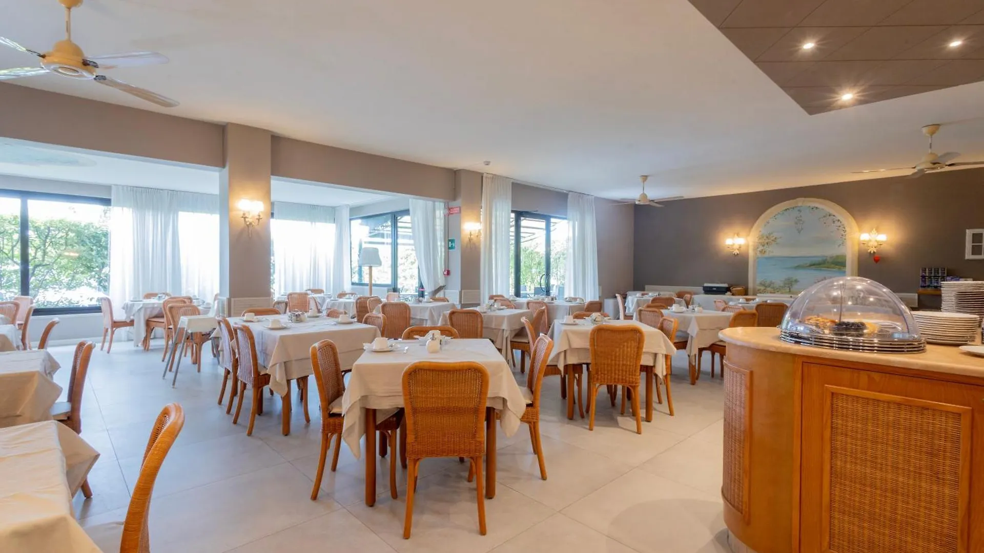 Hotel Berta Дезенцано-дель-Гарда
