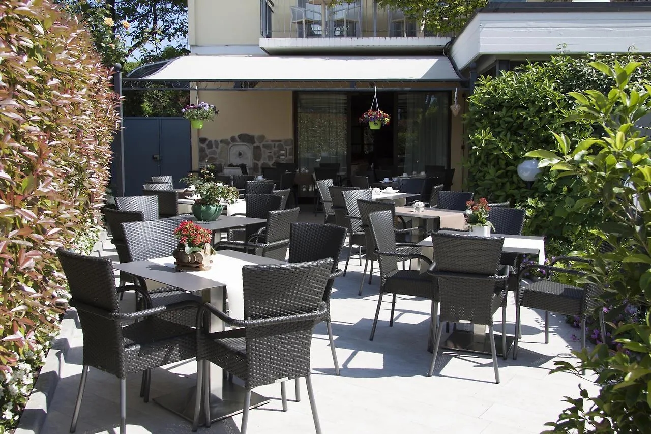דסנזאנו דל גארדה Hotel Berta