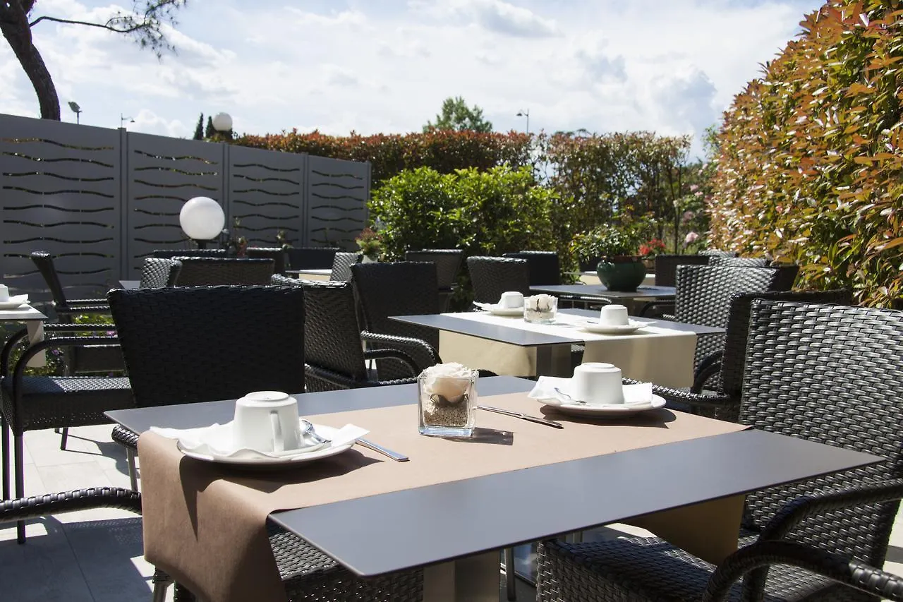 Hotel Berta Desenzano del Garda 3*,