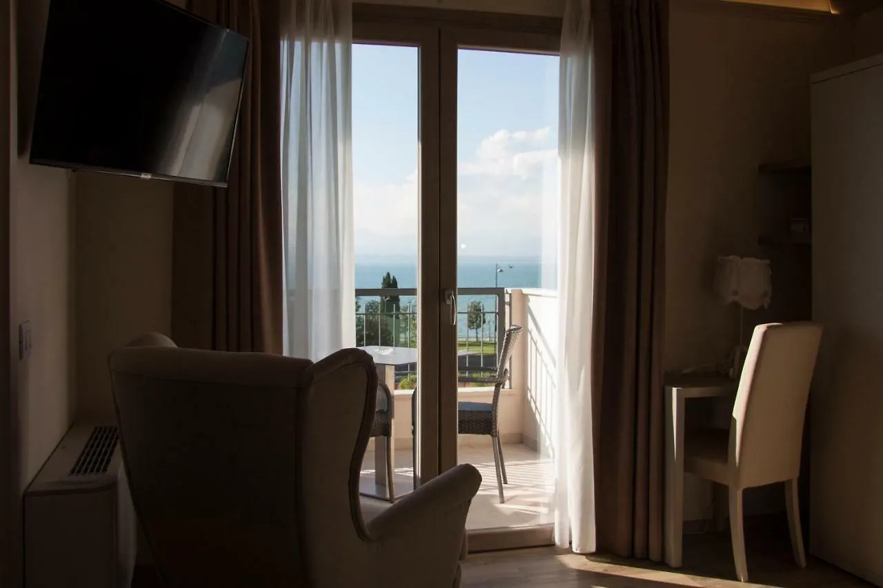 Hotel Berta Дезенцано-дель-Гарда