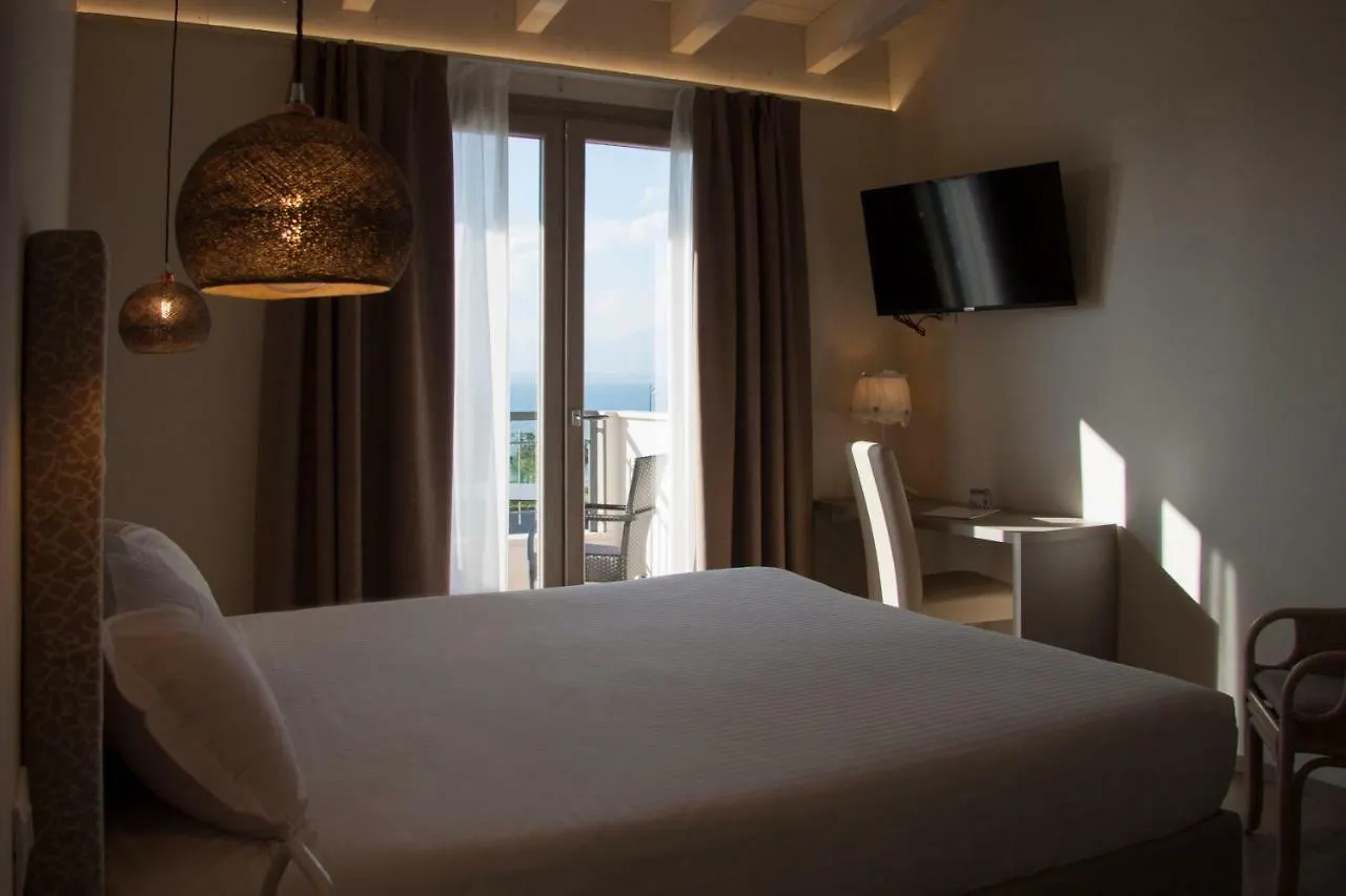 Hotel Berta Дезенцано-дель-Гарда