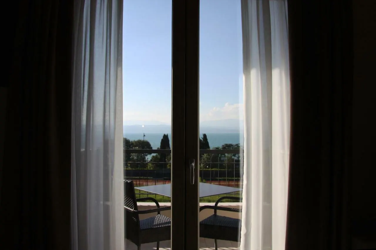 Hotel Berta Дезенцано-дель-Гарда