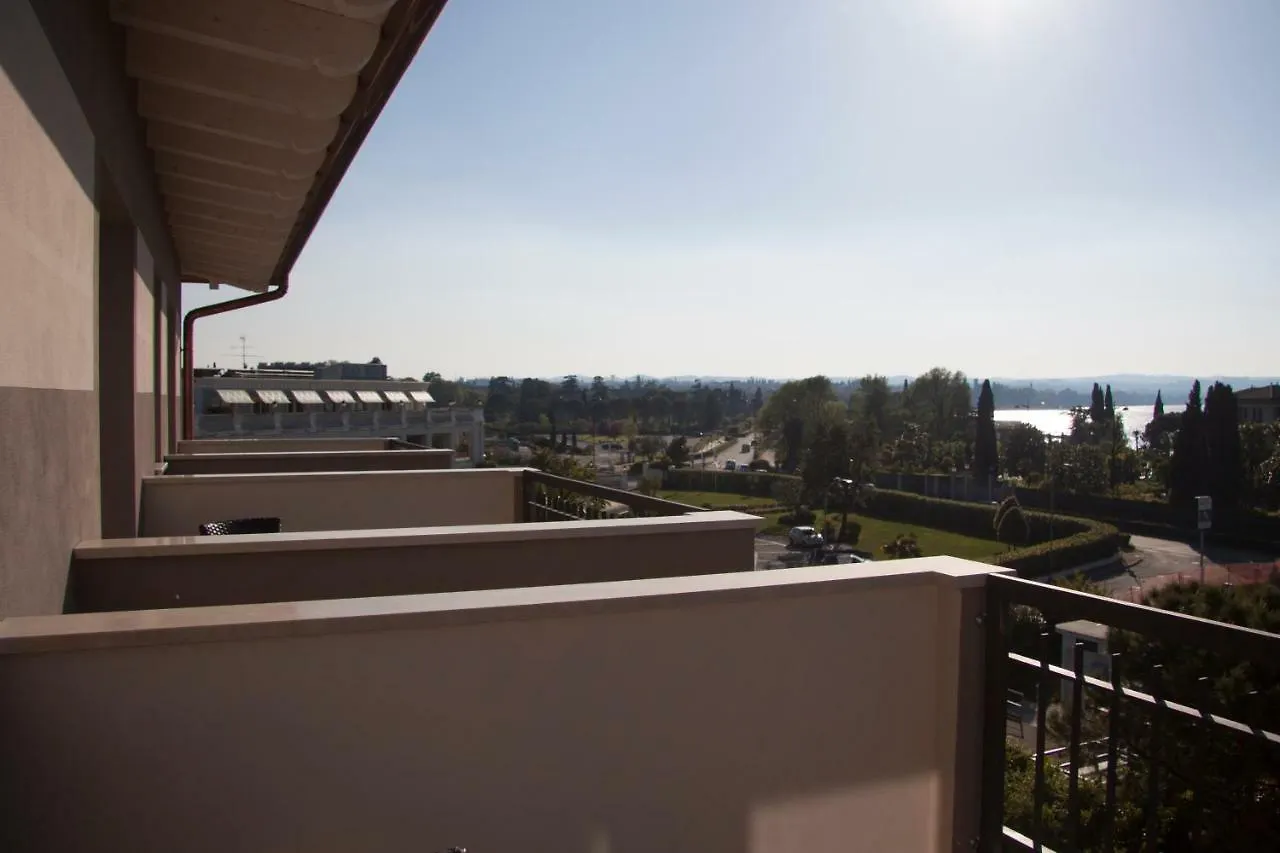דסנזאנו דל גארדה Hotel Berta 3*, דסנזאנו דל גארדה
